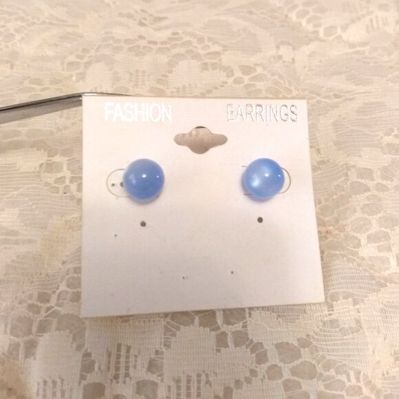 Vintage Womens Classic Light Blue Beads Round Stud Earrings Timeless VTG Jewelry - Picture 5 of 6